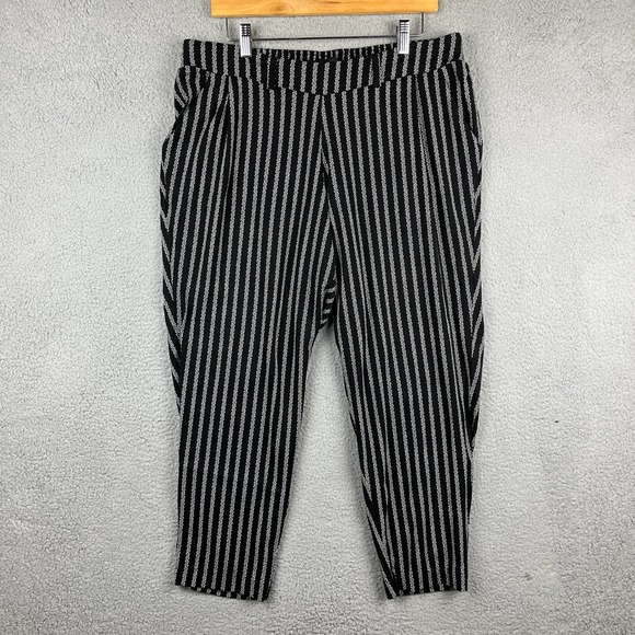 Torrid Women's 1 Black and White Floral Stripe Challis Pant - Picture 1 of 8